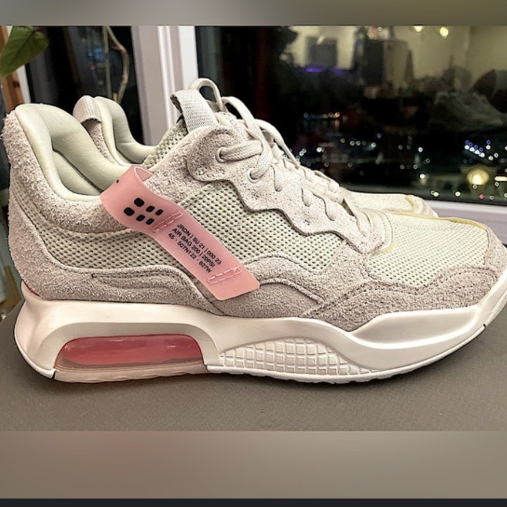 Jordan Women's Cream and Pink Sneakers